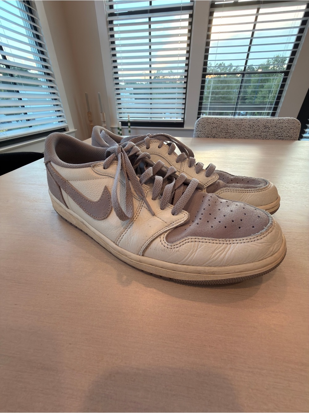 Nike Low-Top Sneakers in Off-White and Grey - Size 11.5